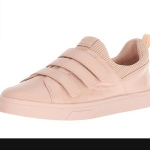 New Womens Girls Women Calvin Klien Irah Velcro Sneaker Sneakers Shoes Size 7.5
